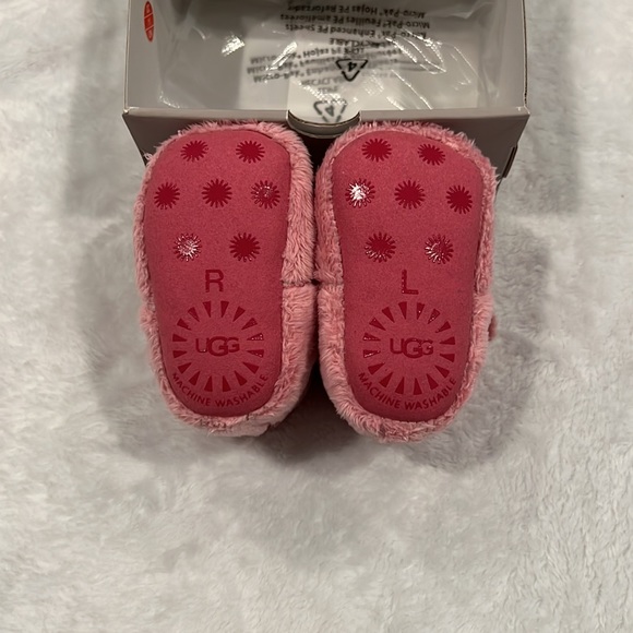 NEW in Box Infant Girls Pink Ugg Bixbee Booties Size 0/1 - Picture 4 of 4